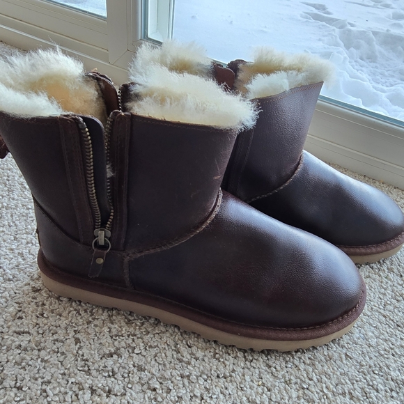 UGG Mini Double Zip Chocolate Leather - Picture 3 of 8